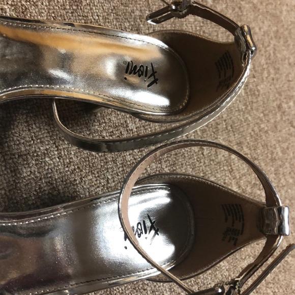 Glitter silver shoes - Picture 4 of 5